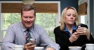 parents-talking-cell-phones1-300x160-8079661